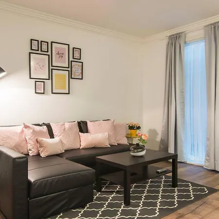 Spacious In Old Apartment