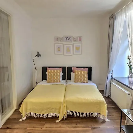 Spacious In Old Apartment *